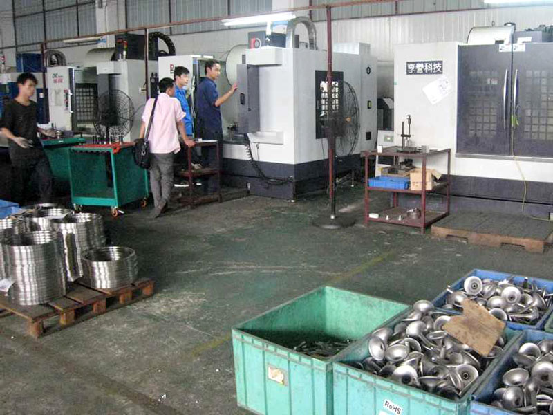 在小區內加工五金找誰投訴？